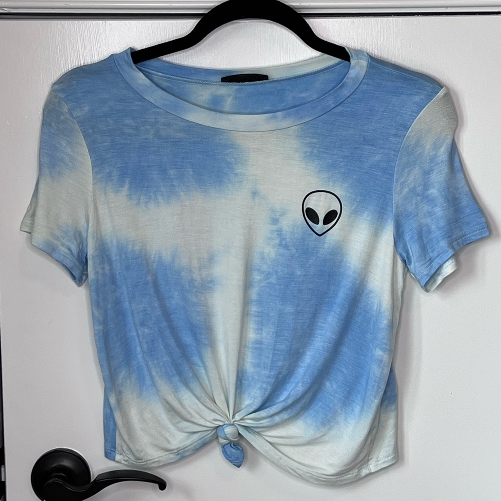 Alien Tie Front Crop Top